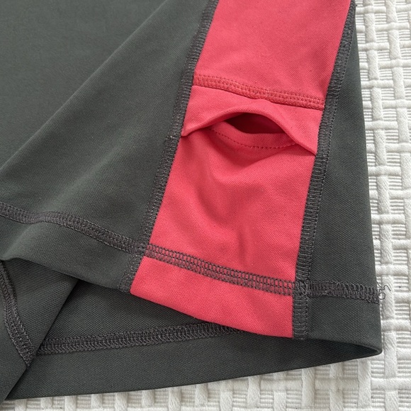 Lululemon yoga shirt, size M. - Picture 4 of 6